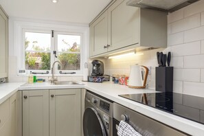 Refrigerador, microondas, horno, placa de cocina