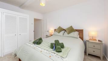 2 bedrooms, iron/ironing board, travel crib, free WiFi