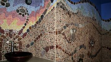 Håndklær, såpe, sjampo og toalettpapir