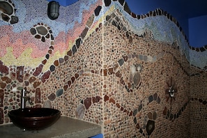 Towels, soap, shampoo, toilet paper - Secluded Glamping Eco-Pod Rental in the Mojave Desert near Ridgecrest, California (Ridgecrest)