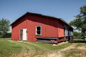 Exterior - Unique Four-Person Luxury Tent with a Waterfall near Fort Worth, Texas (Weatherford)