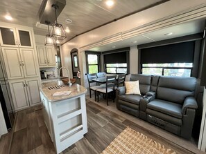 TV, fireplace - Cozy Texas Hill Country Rental for Romantic Getaways in Texas (Dripping Springs)