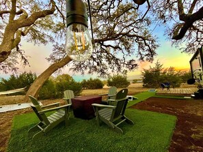 Property grounds - Cozy Texas Hill Country Rental for Romantic Getaways in Texas (Dripping Springs)