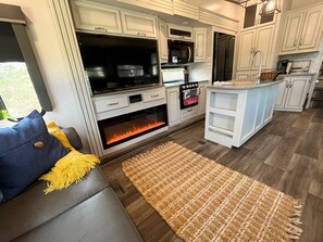 TV, fireplace