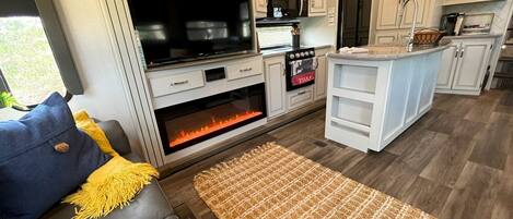 Televisor i llar de foc