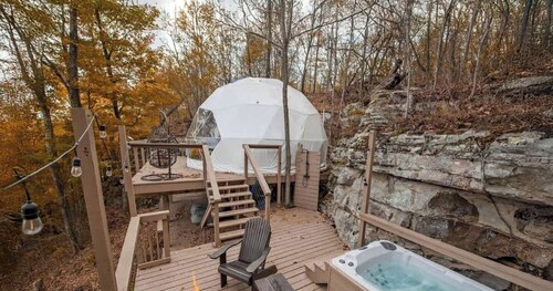Elegant Family-Friendly Dome with Outdoor Shower, Jacuzzi and Views in Tennessee