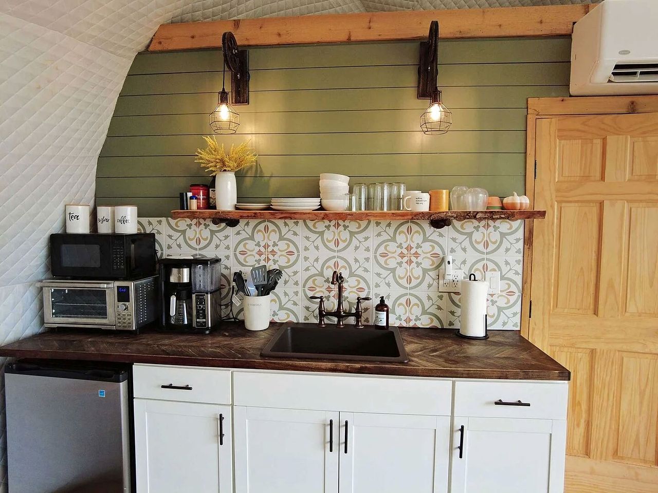 Fridge, coffee/tea maker, cookware/dishes/utensils