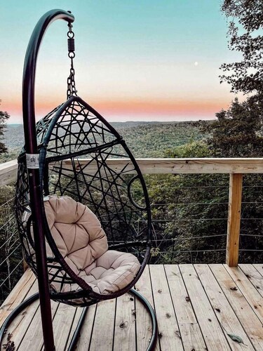 Elegant Family-Friendly Dome with Outdoor Shower, Jacuzzi and Views in Tennessee