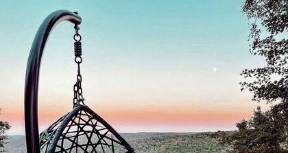 Elegant Family-Friendly Dome with Outdoor Shower, Jacuzzi and Views in Tennessee