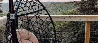 Elegant Family-Friendly Dome with Outdoor Shower, Jacuzzi and Views in Tennessee