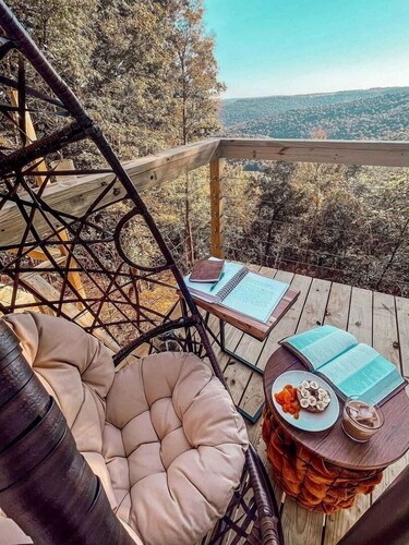 Elegant Family-Friendly Dome with Outdoor Shower, Jacuzzi and Views in Tennessee