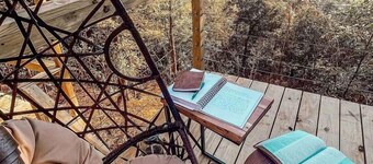 Elegant Family-Friendly Dome with Outdoor Shower, Jacuzzi and Views in Tennessee