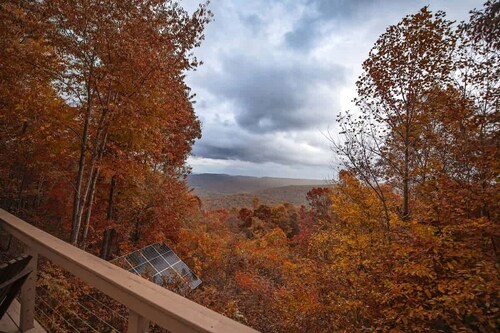 Off-Grid Dome with Private Hot-Tub and Spectacular Sunrise Views in Tennessee