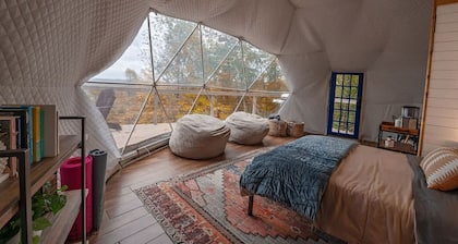 Off-Grid Dome with Private Hot-Tub and Spectacular Sunrise Views in Tennessee