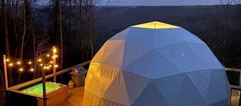 Off-Grid Dome with Private Hot-Tub and Spectacular Sunrise Views in Tennessee