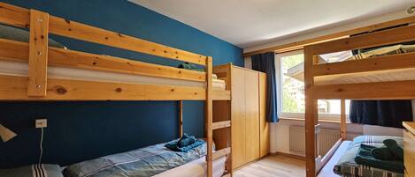 2 makuuhuonetta, ilmainen Wi-Fi, vuodevaatteet