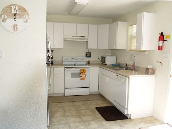 Fridge, microwave, stovetop, dishwasher