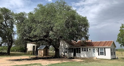 Mighty Oaks Retreat, Valdina Farms, D'Hanis, TX
