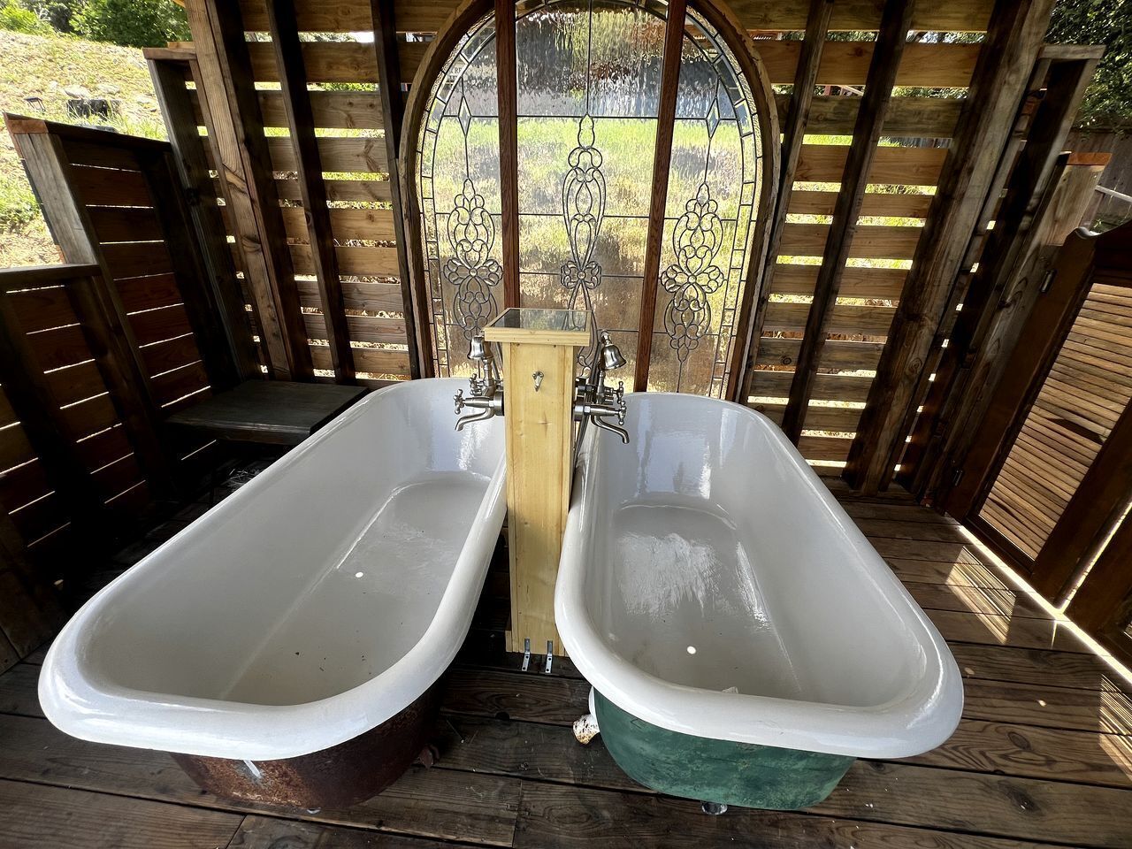 Outdoor spa tub