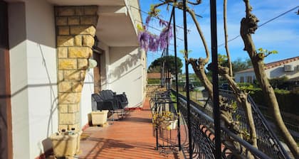 L'oustal*Family home, private garden