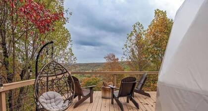 Luxury Fully Equipped Dome with Hot-Tub and Impressive Deck in Tennessee