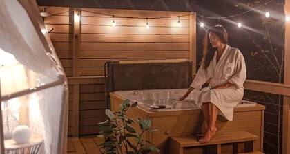 Luxury Fully Equipped Dome with Hot-Tub and Impressive Deck in Tennessee