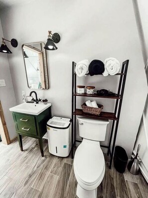 Hårføner, håndklær, såpe og sjampo