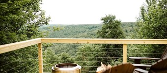 Luxury Fully Equipped Dome with Hot-Tub and Impressive Deck in Tennessee