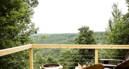 Luxury Fully Equipped Dome with Hot-Tub and Impressive Deck in Tennessee