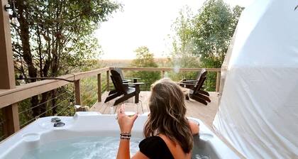 Luxury Fully Equipped Dome with Hot-Tub and Impressive Deck in Tennessee