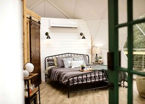 WiFi, bed sheets