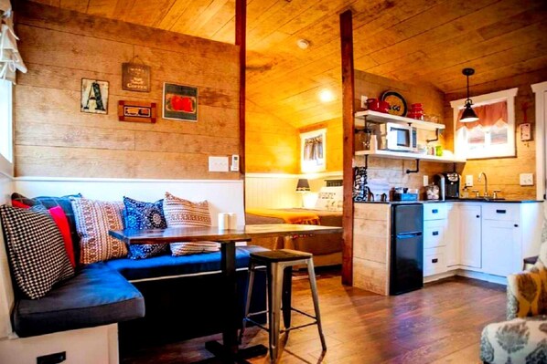 Fireplace - Fantastic Texas Hill Country Cabin for Weekend Getaways in Texas (Dripping Springs)