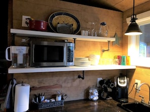 Private kitchen - Fantastic Texas Hill Country Cabin for Weekend Getaways in Texas (Dripping Springs)