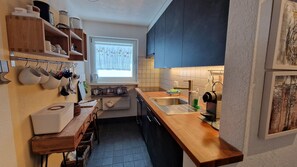 Fridge, oven, dishwasher, coffee/tea maker