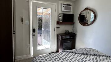 1 bedroom, desk, iron/ironing board, WiFi