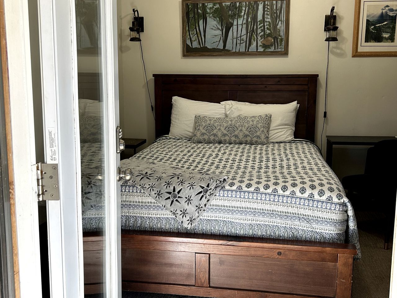1 bedroom, desk, iron/ironing board, WiFi