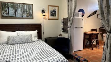 1 bedroom, desk, iron/ironing board, WiFi