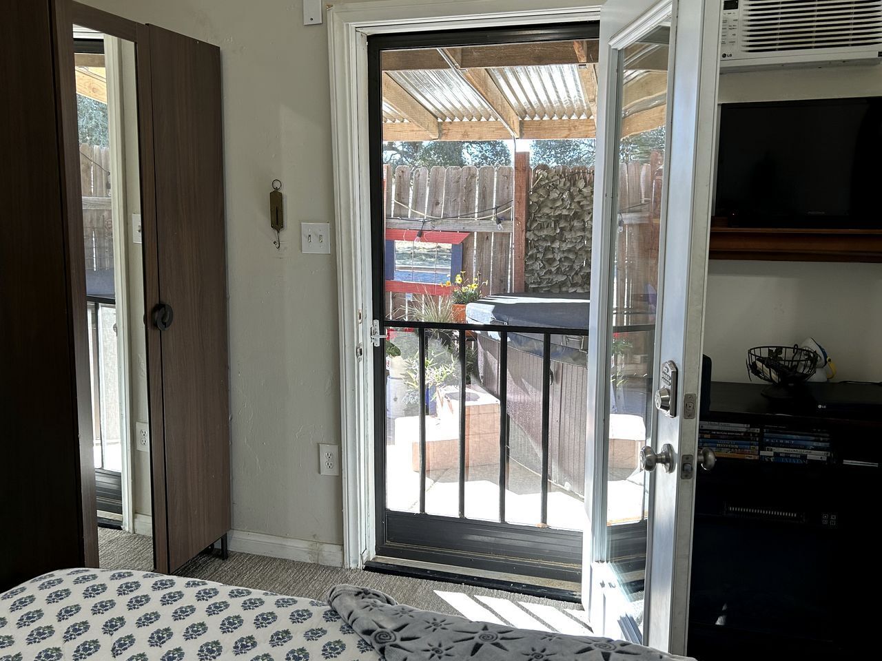 1 bedroom, desk, iron/ironing board, WiFi
