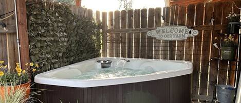 Bain à remous extérieur