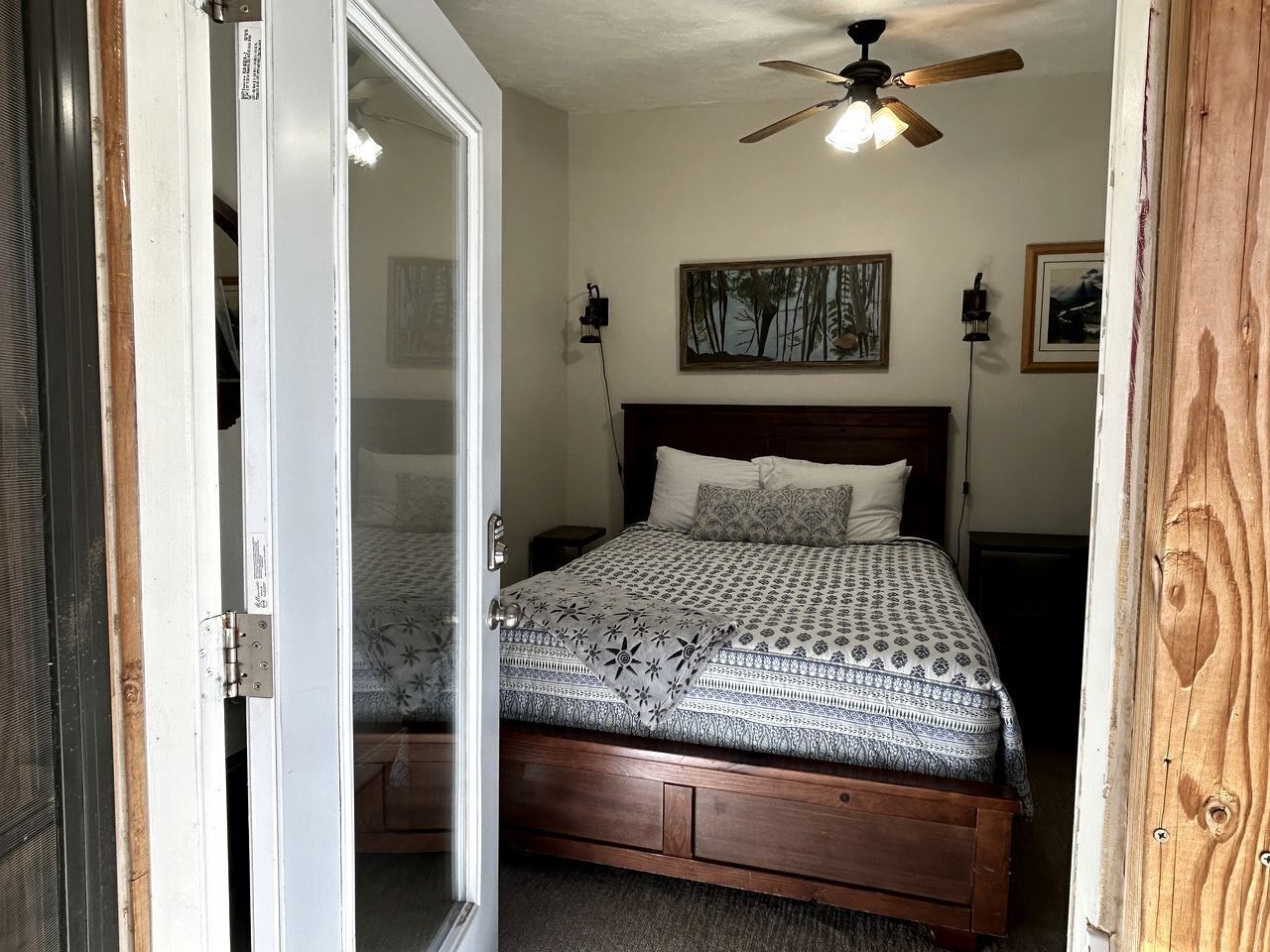 1 bedroom, desk, iron/ironing board, WiFi