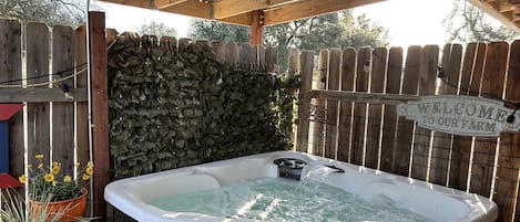 Outdoor spa tub