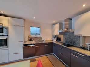 Fridge, oven, dishwasher, coffee/tea maker