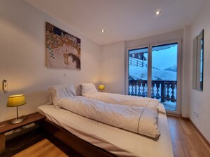 3 bedrooms, free WiFi, bed sheets - Modern flat in the Mountain Village Residence with terrace (Saas-Fee)