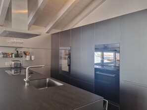 Fridge, oven, dishwasher, coffee/tea maker