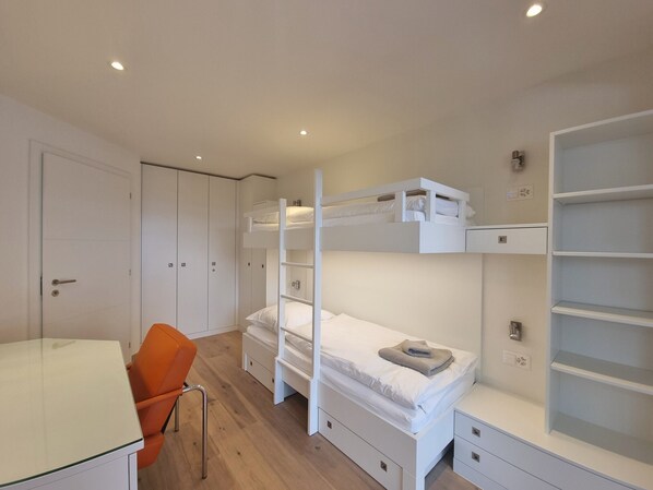 3 bedrooms, free WiFi, bed sheets