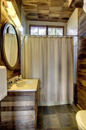 Jetted bath, towels, soap, shampoo