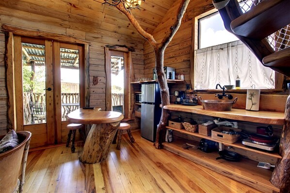 Fridge, microwave, dishwasher, coffee/tea maker