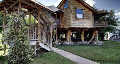 Luxury Cabin Getaway Perfectly Nestled near the Guadalupe River in New Braunfels, Texas