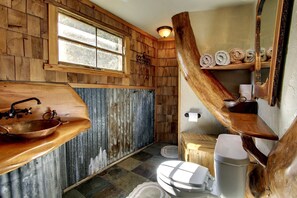 Free toiletries, towels, soap, shampoo - Luxury Cabin Getaway Perfectly Nestled near the Guadalupe River in New Braunfels, Texas (New Braunfels)