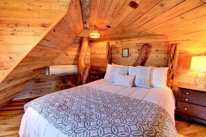 1 bedroom, WiFi, bed sheets - Luxury Cabin Getaway Perfectly Nestled near the Guadalupe River in New Braunfels, Texas (New Braunfels)